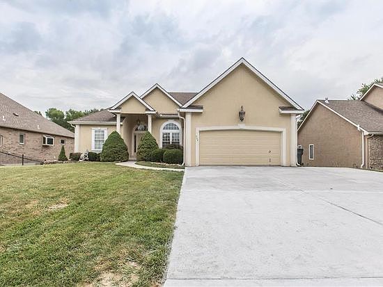 1st image of 904 Oakmont Dr