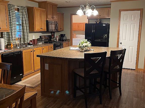3rd image of 3994 Shinnston Pike