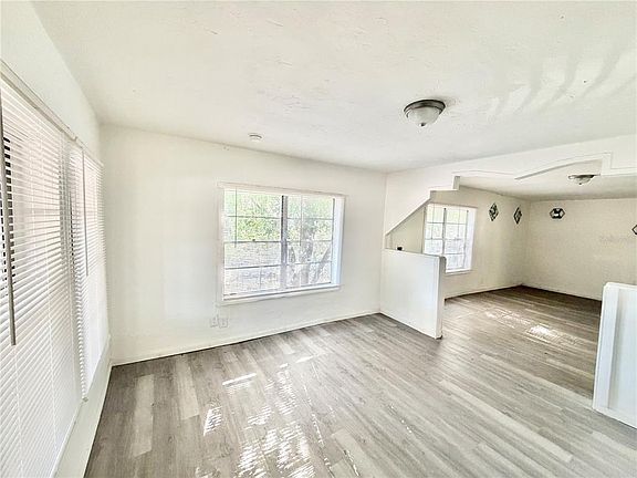 3rd image of 21433 SE Hawthorne Rd