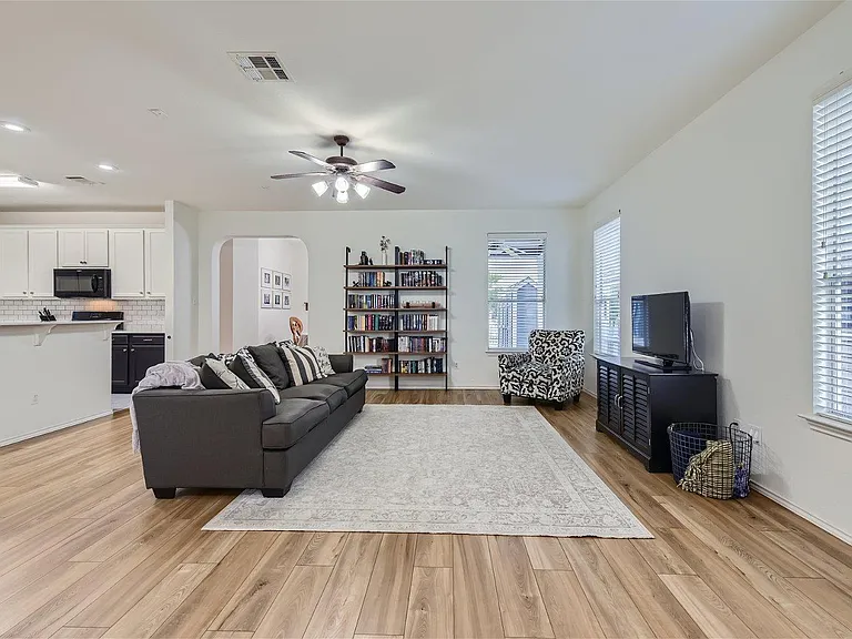 1717 Thompson Trl — Photo 6
