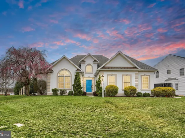 2 Lewiston Cir, Lancaster, PA 17601