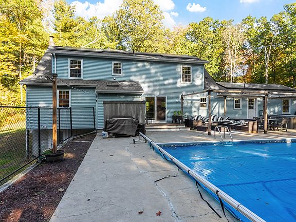 3rd image of 329 New Boston Rd