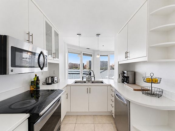 3rd image of 600 Harbor Blvd Unit 928