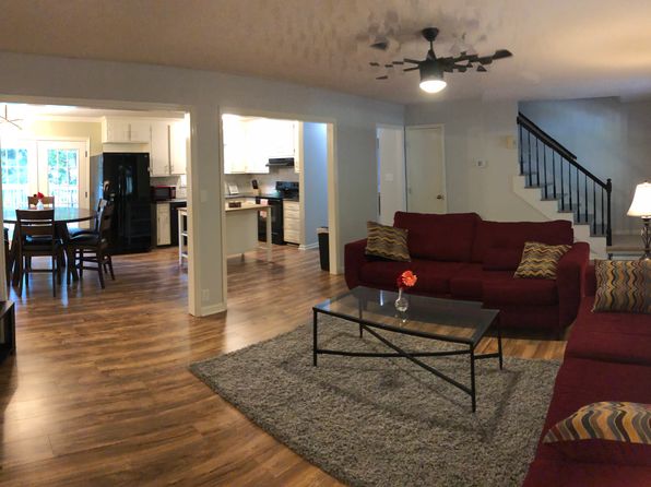 201 Laurie Ln