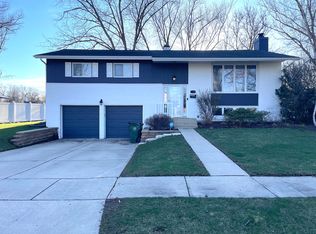 142 N Babcock Dr, Palatine, IL 60074