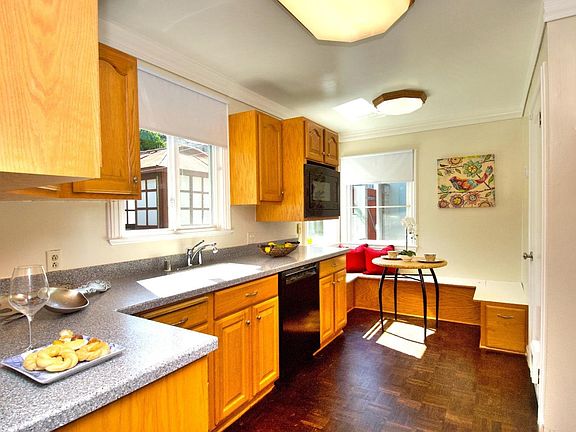 4th image of 441 Hemlock Ave
