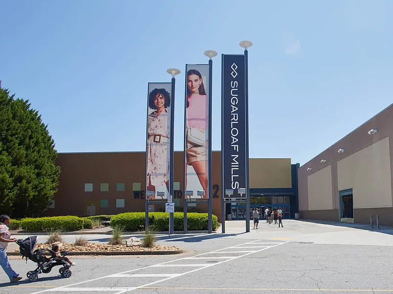 Large indoor shopping mall at Sugarloaf Mills