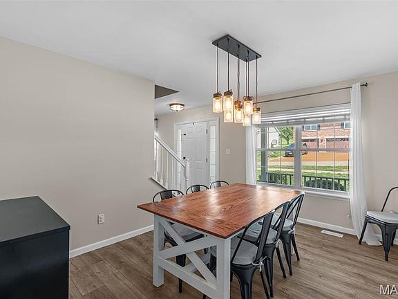 5th image of 24 Hickory Ct
