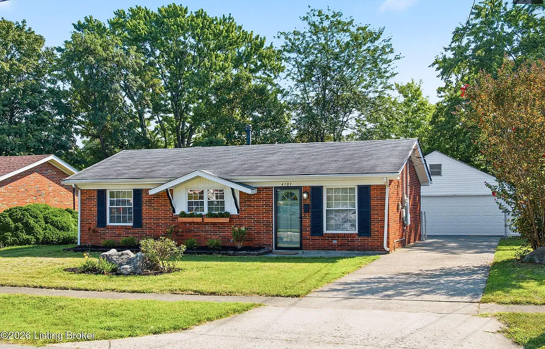 3 bed, 942 sqft, $1,680 — Photo 2