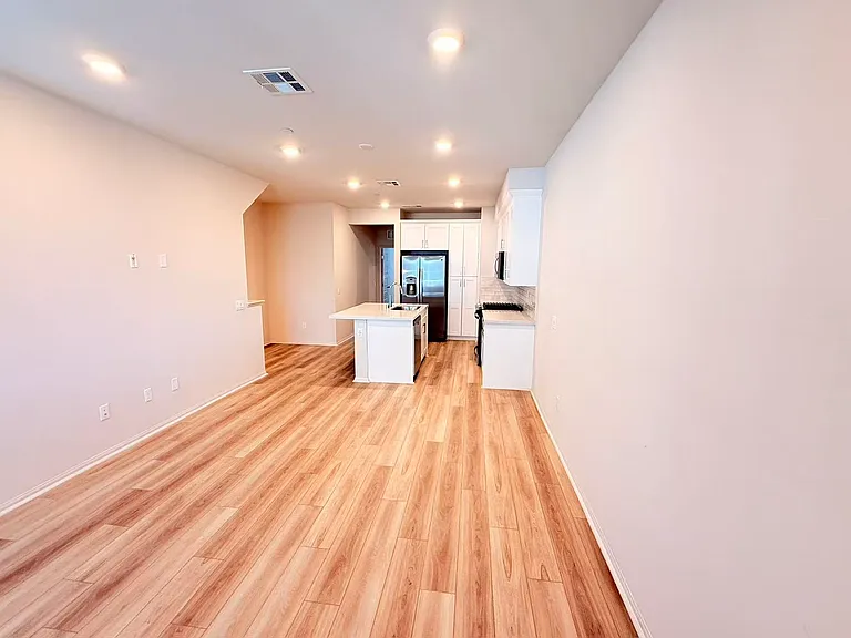 236 Lockhart Way — Photo 9