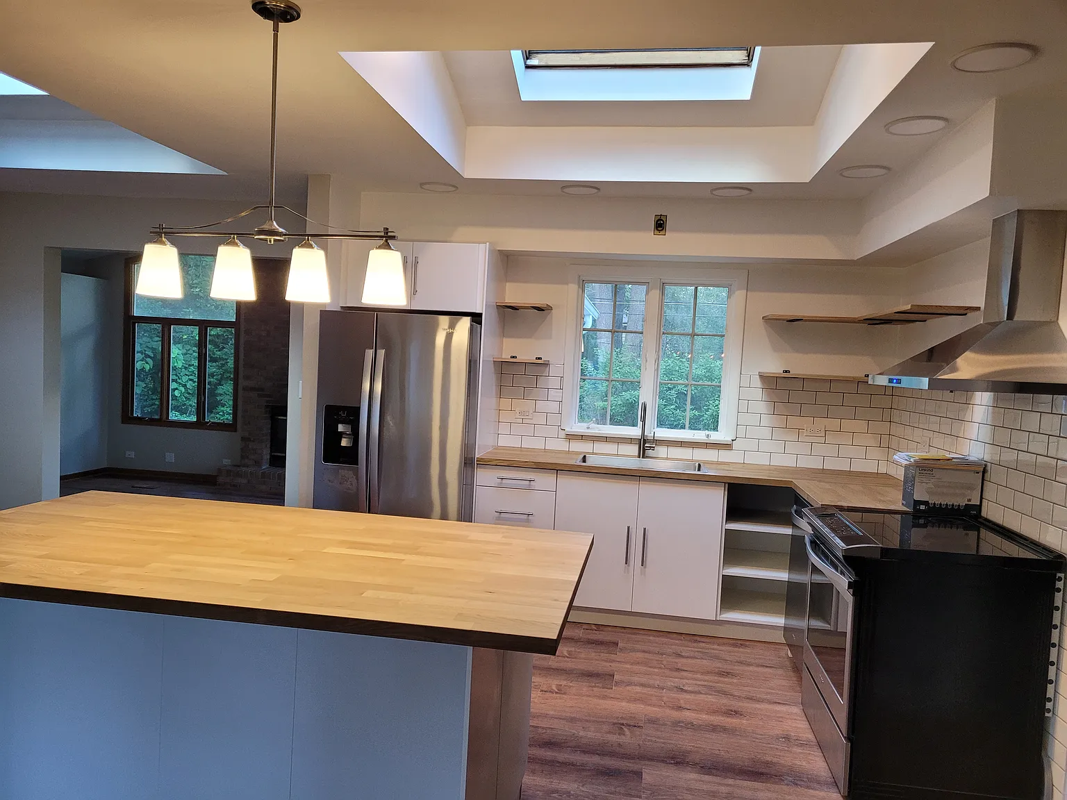 4 bed, 2093 sqft, $3,500 — Photo 4