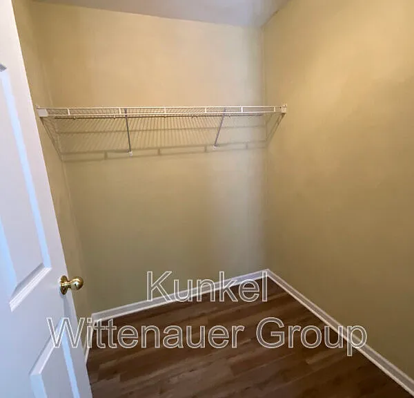 504 Draco Dr — Photo 18