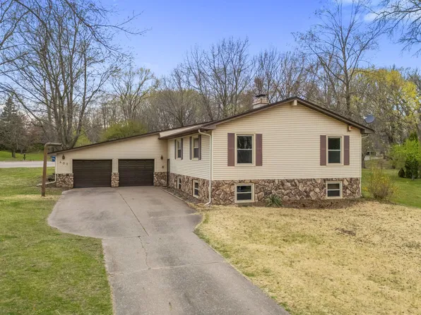 402 Myrtle Ln, Muscatine, IA 52761