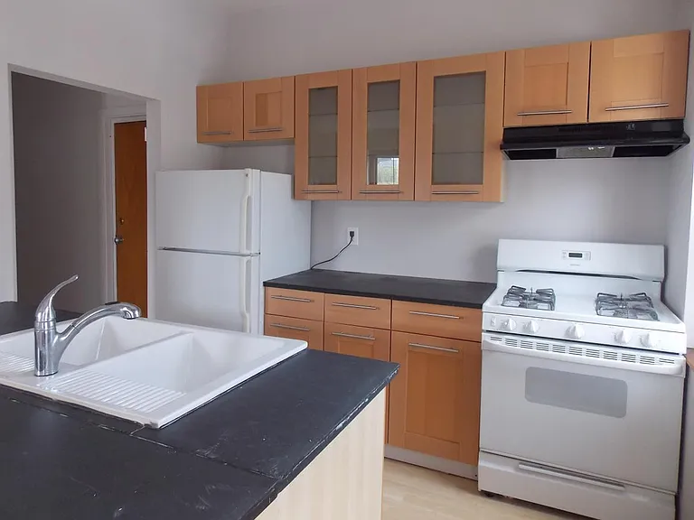 1010 State St #4 — Photo 4