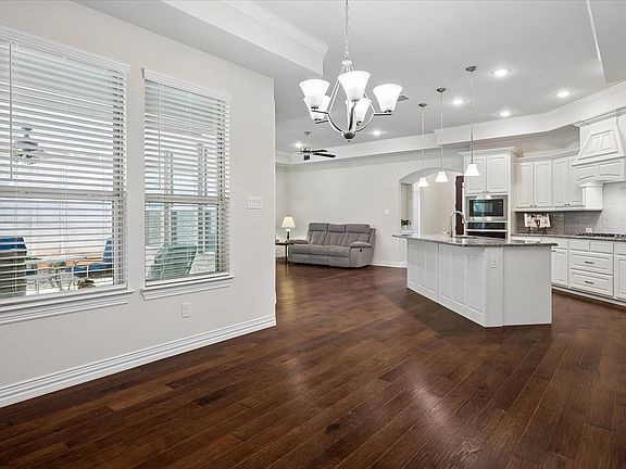4th image of 5020 Esplanade Blvd