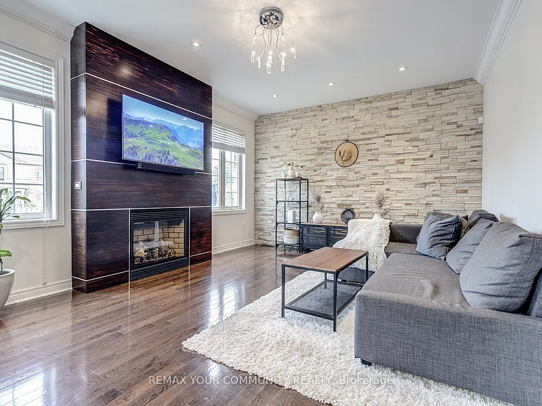 230 Humberland Dr — Photo 11