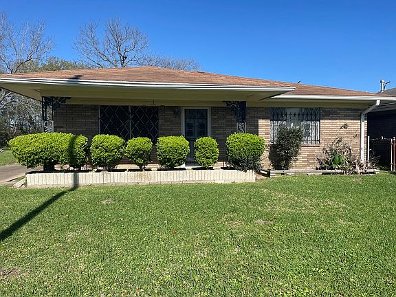 2nd image of 935 W Gulfway Dr