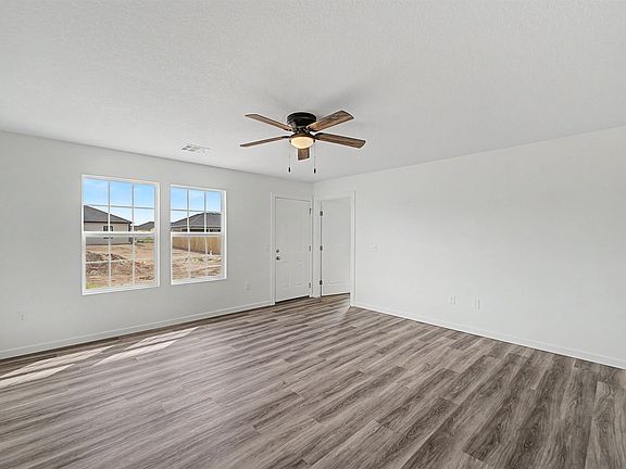 3rd image of 1216 Fountain Dr
