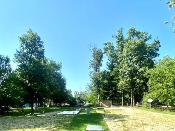 5/170&171 Woodhaven Dr E, Sublette, IL 61367