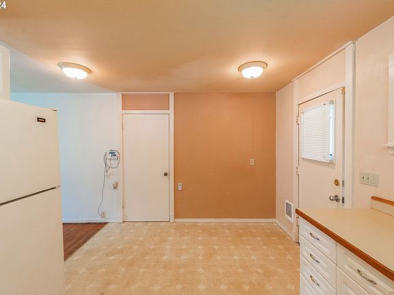 4th image of 1655 N Juniper St
