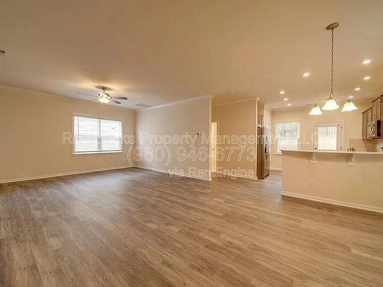 7015 Thornrose Dr — Photo 3
