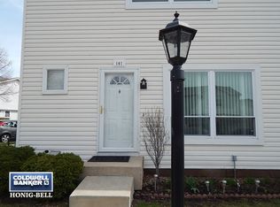 141 Raintree Ct, Aurora, IL 60504