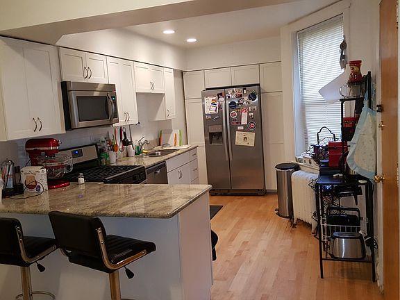 3rd image of 646 W Waveland Ave APT 2