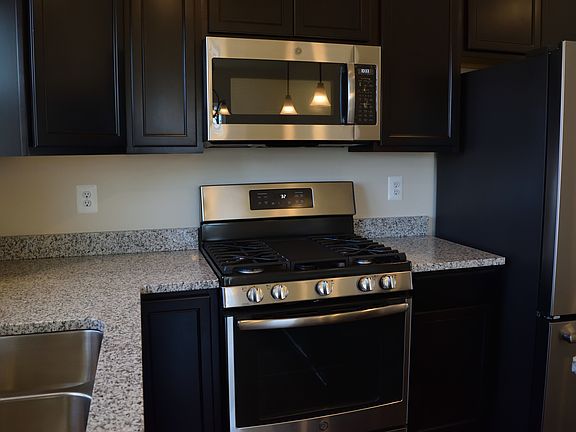 5th image of 2300 Drake Ln