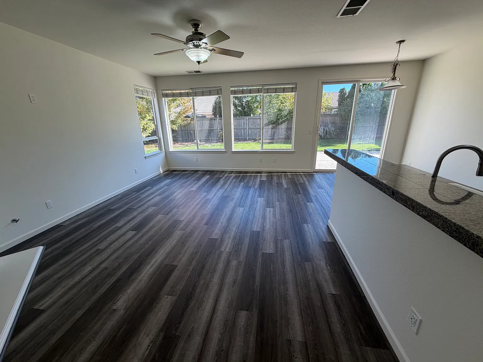 4 bed, 2361 sqft, $3,400 — Photo 3