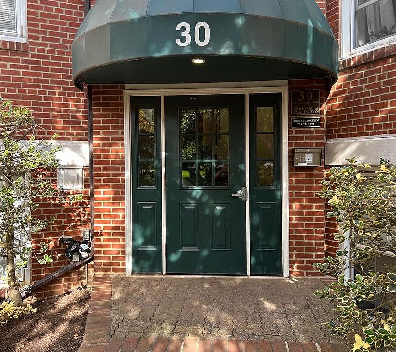 1st image of 30 S Old Glebe Rd APT 102