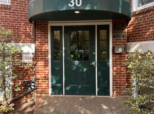 30 S Old Glebe Rd APT 102, Arlington, VA 22204