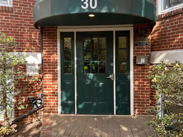 30 S Old Glebe Rd APT 102, Arlington, VA 22204