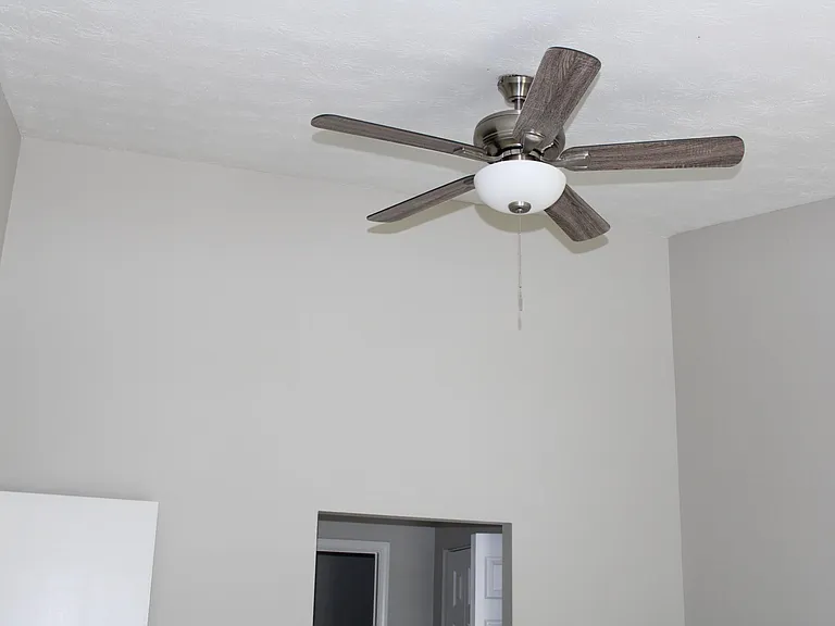 1386 Williamsburg Ln — Photo 22
