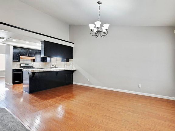 3rd image of 634 E Vine Court