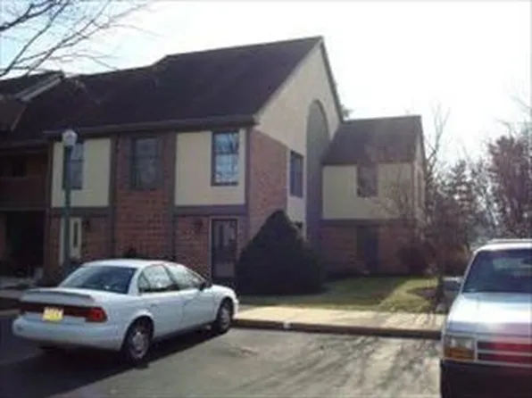 17 Amberley Way, Lititz, PA 17543