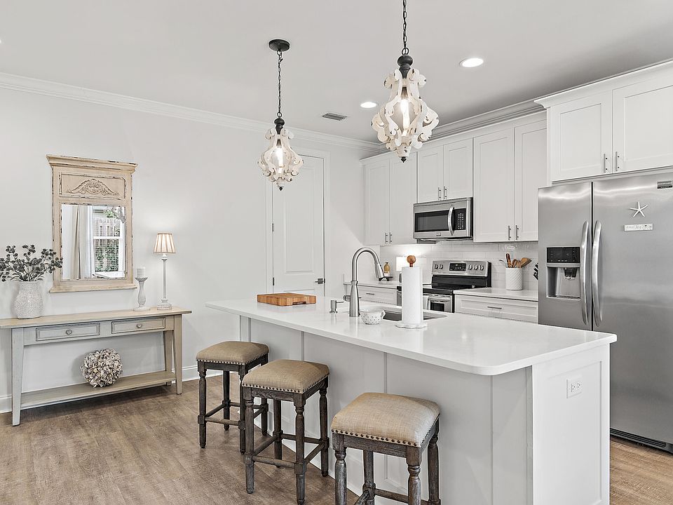 1st image of 185 Chapman St