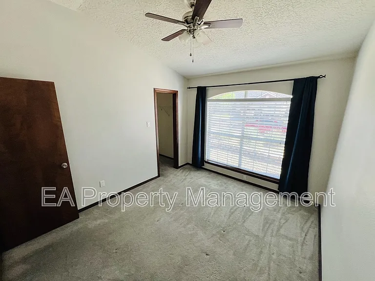 8016 Lynnhaven Pl NW — Photo 16