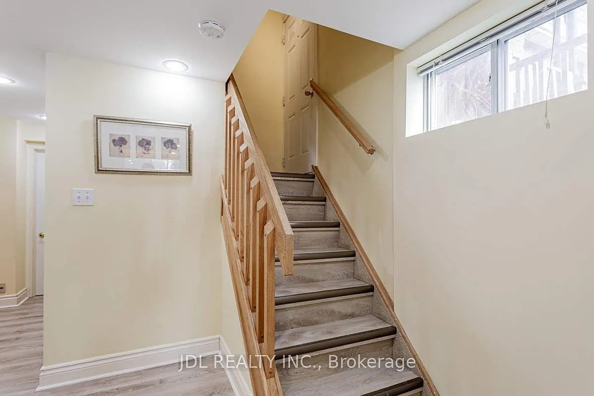 Building Photo - 50 Silverview Dr #BASEMENT