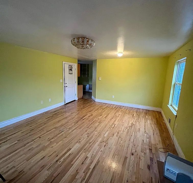 1st image of 277 Wayne Ave #2