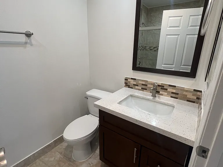 4307 Whitsett Ave #204 — Photo 43