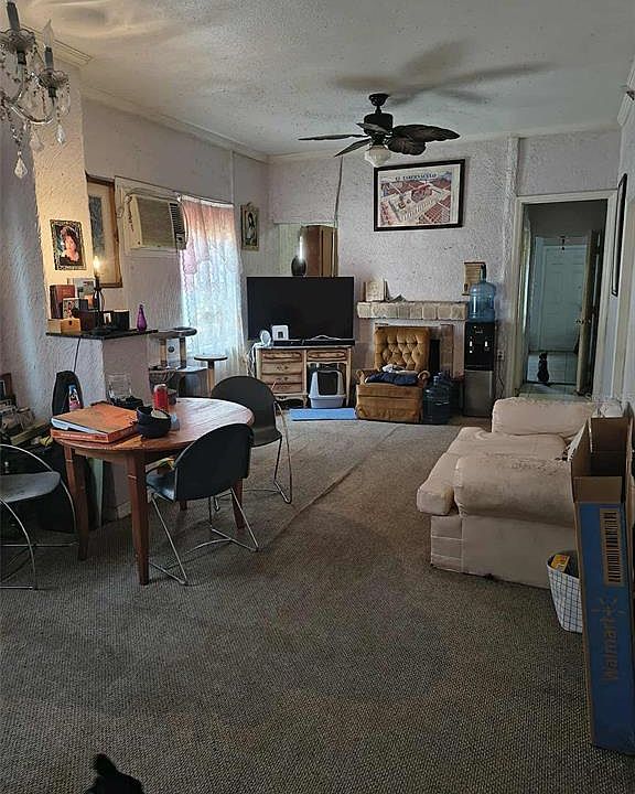 2nd image of 2737 W Green St