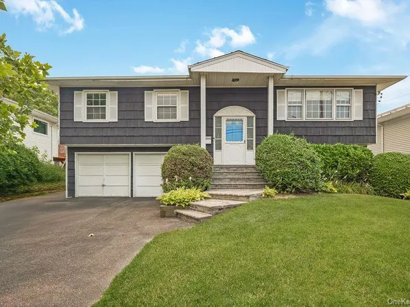 2940 Bond Drive, Merrick, NY 11566