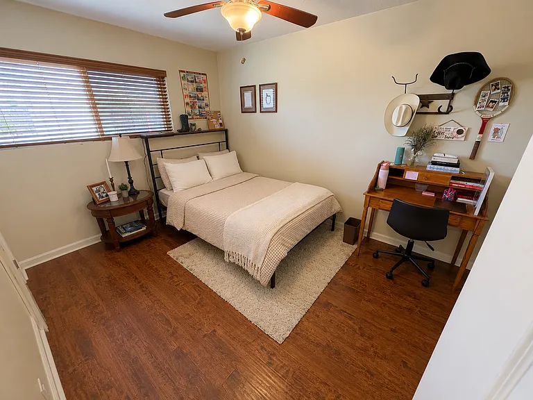 586 Augusta Dr — Photo 13