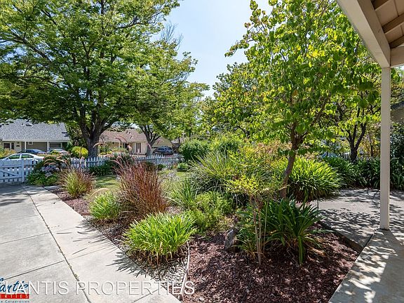 3rd image of 2237 Montezuma Dr
