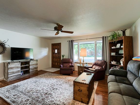 B1 - Living Room 1.jpg