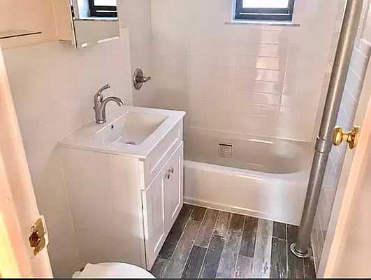 Rented by RealTegrity NY LLC | media 10