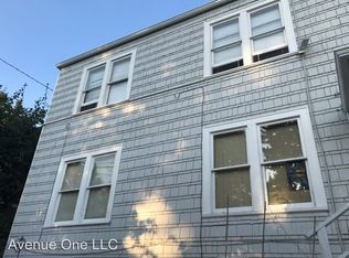 115 Florentia St APT 1, Seattle, WA 98109