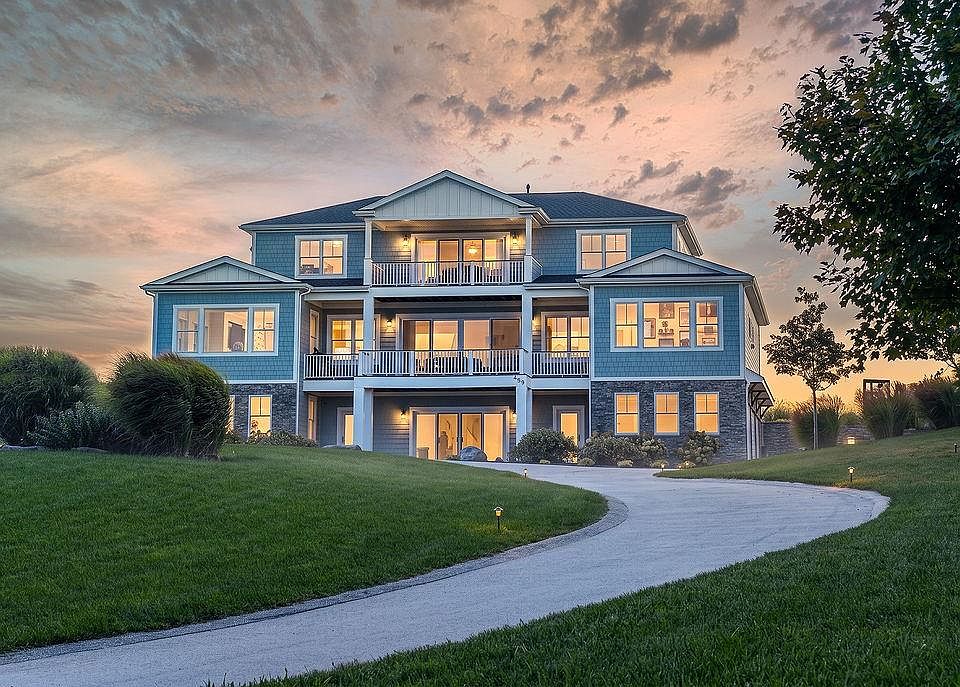 1st image of 459 Vanderbilt Ln