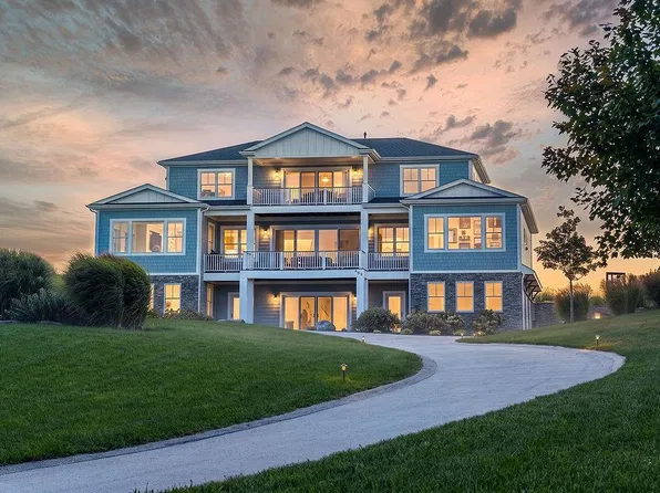 459 Vanderbilt Ln, Portsmouth, RI 02871