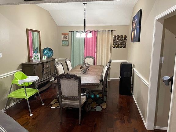 3rd image of 3518 Shadyhill Dr